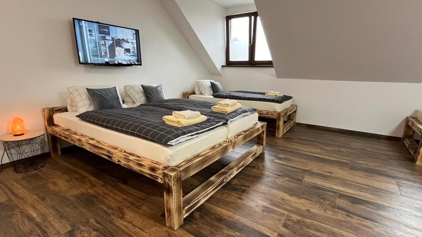 Apartman Kuga Mikulov Extérieur photo
